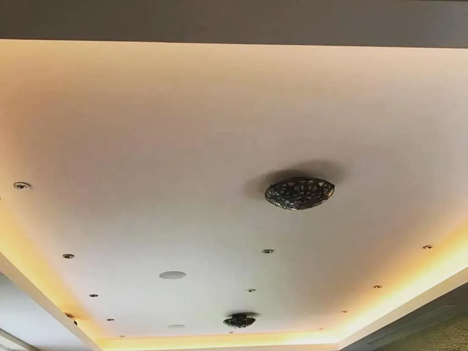 A room with a ceiling that has lights on it.